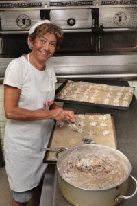 Bäckerin in Borgomaro - Albergo Diffuso kann Bäckerei retten