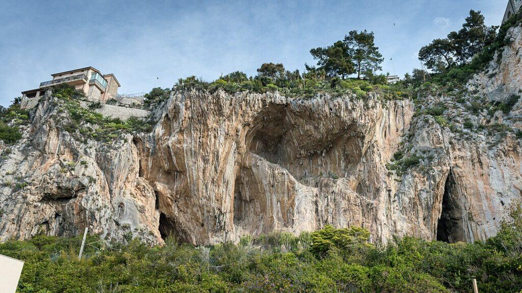 Stone Age finds were discovered in the caves of Balzi Rossi in Italy.