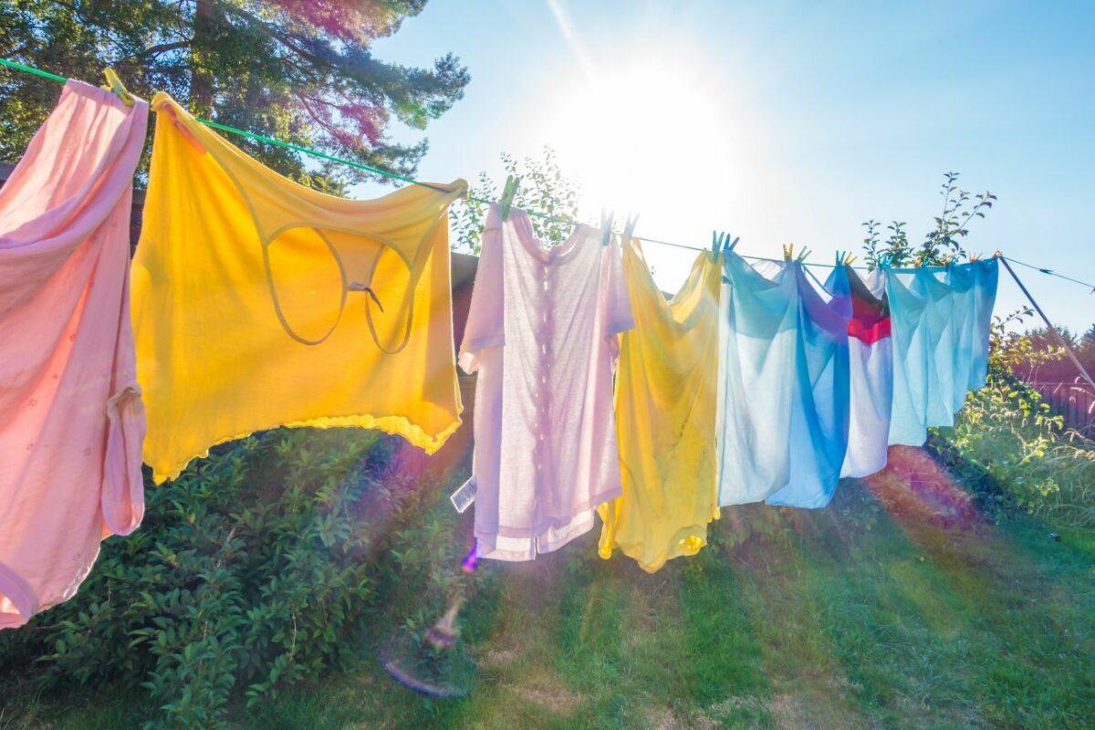 Sunshine with side effects: be careful when drying laundry outside!