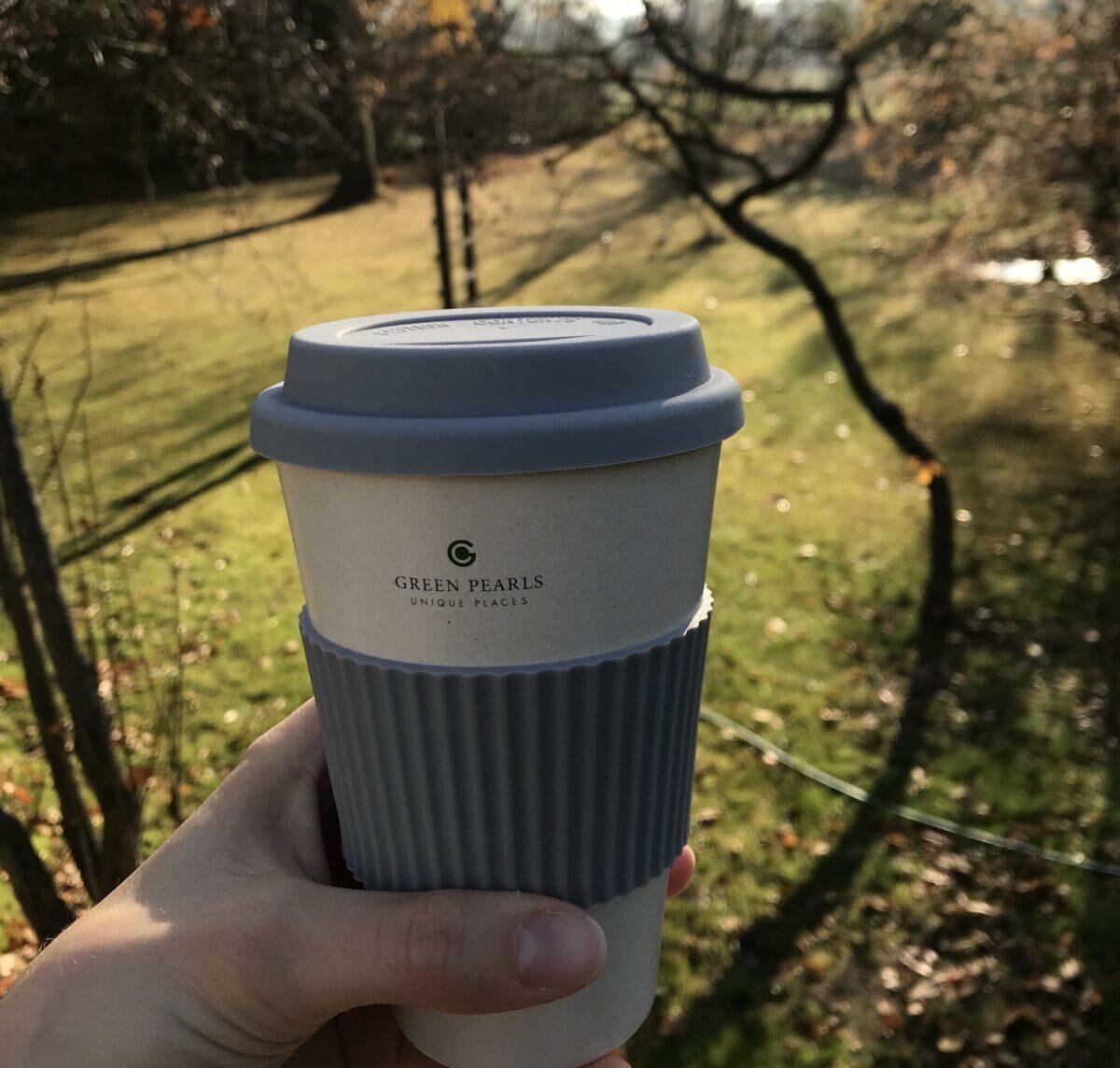 Coffee to go cup with Green Pearls® logo
