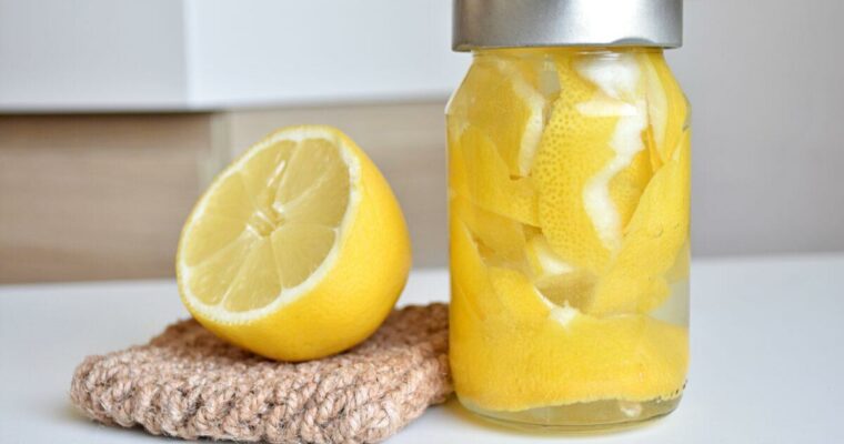 Universal cleaner made from lemon peel