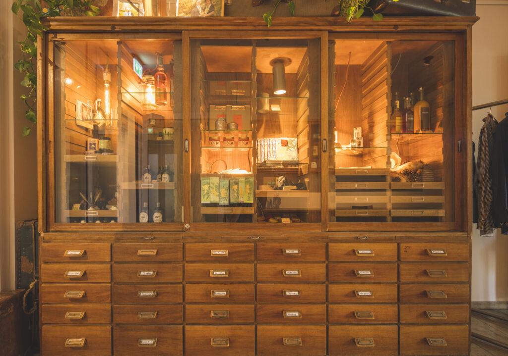 Custom furniture in sustainable hotels – an old pharmacy cabinet becomes a tiny shop