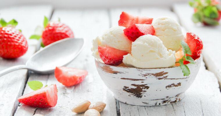 DIY Strawberry Ice Cream – Vegan or with Cream