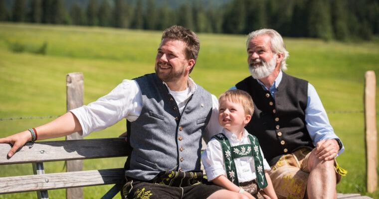 Traditional clothing instead of fast fashion – thoughts on the collapse of Rana Plaza in Bangladesh 10 years ago