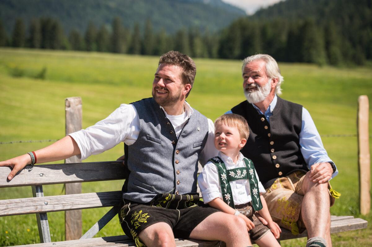 Traditional clothing instead of fast fashion – thoughts on the collapse of Rana Plaza in Bangladesh 10 years ago