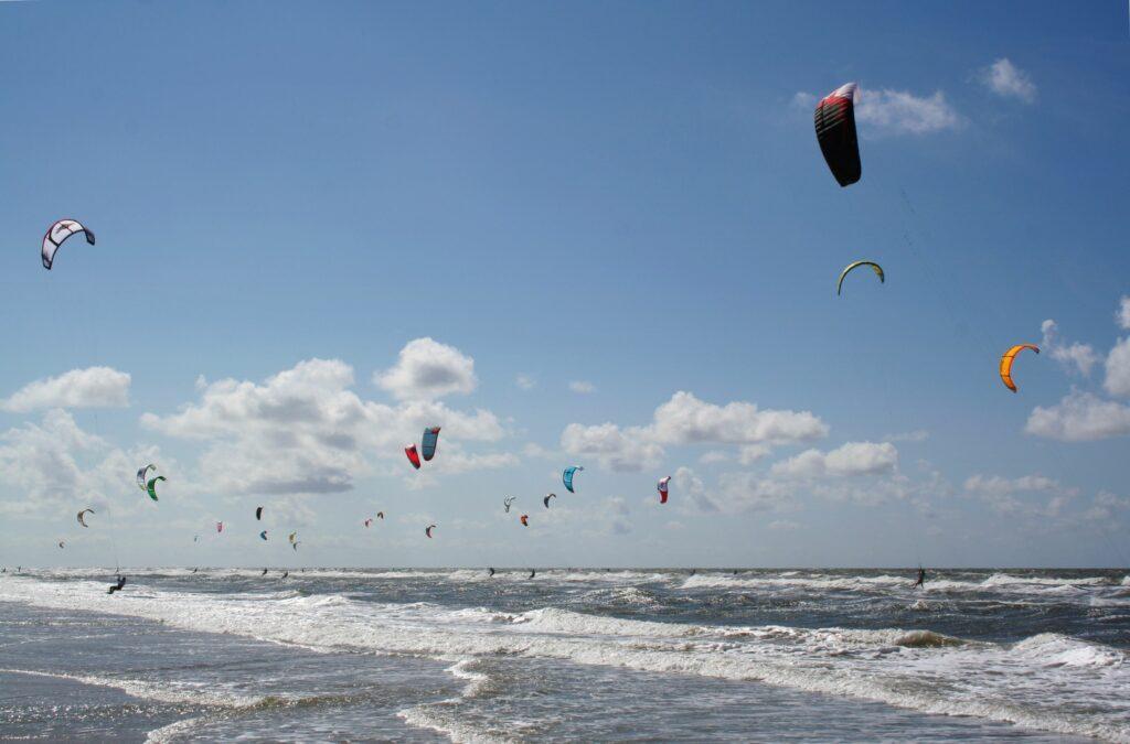 Kitesurfers in St. Peter-Ording on the North Sea