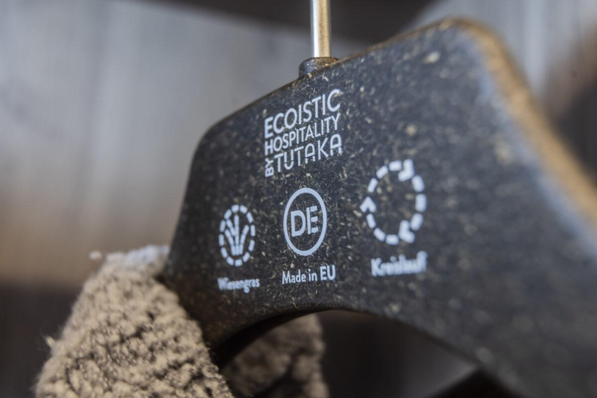 Series: Sustainable products from eco-hotels, Part 2: Clothes hangers made from meadow grass