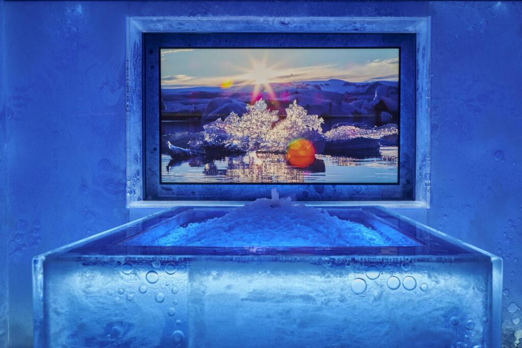 The ice sauna is powered by solar energy.