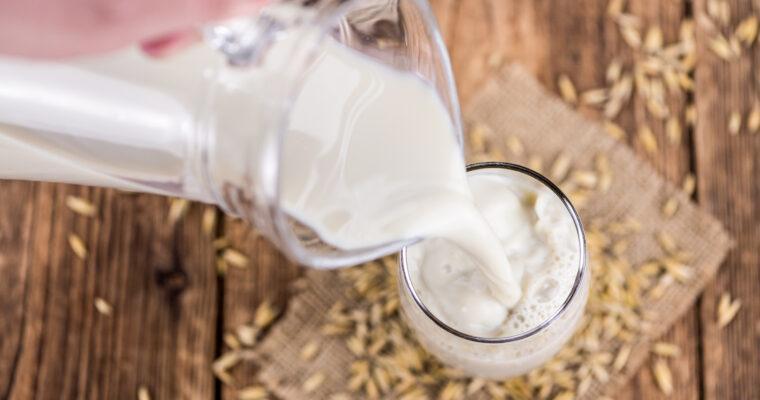 Sustainable, healthy, climate-friendly? We check the most popular popular plant-based milks in eco-hotels