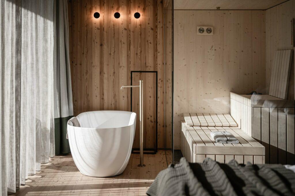 ApartSuite with private sauna and freestanding bathtub