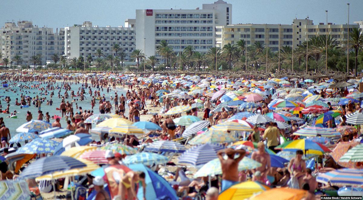 Overtourism: when tourists want to go where all tourists are