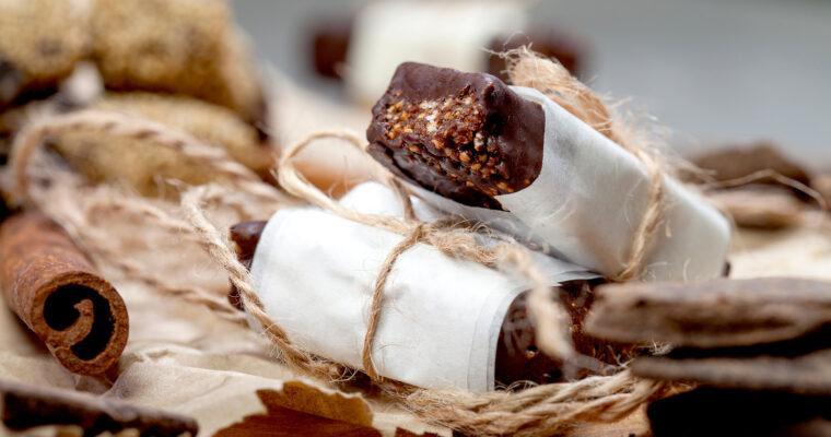 DIY sustainable energy bars for your hike (no baking required)