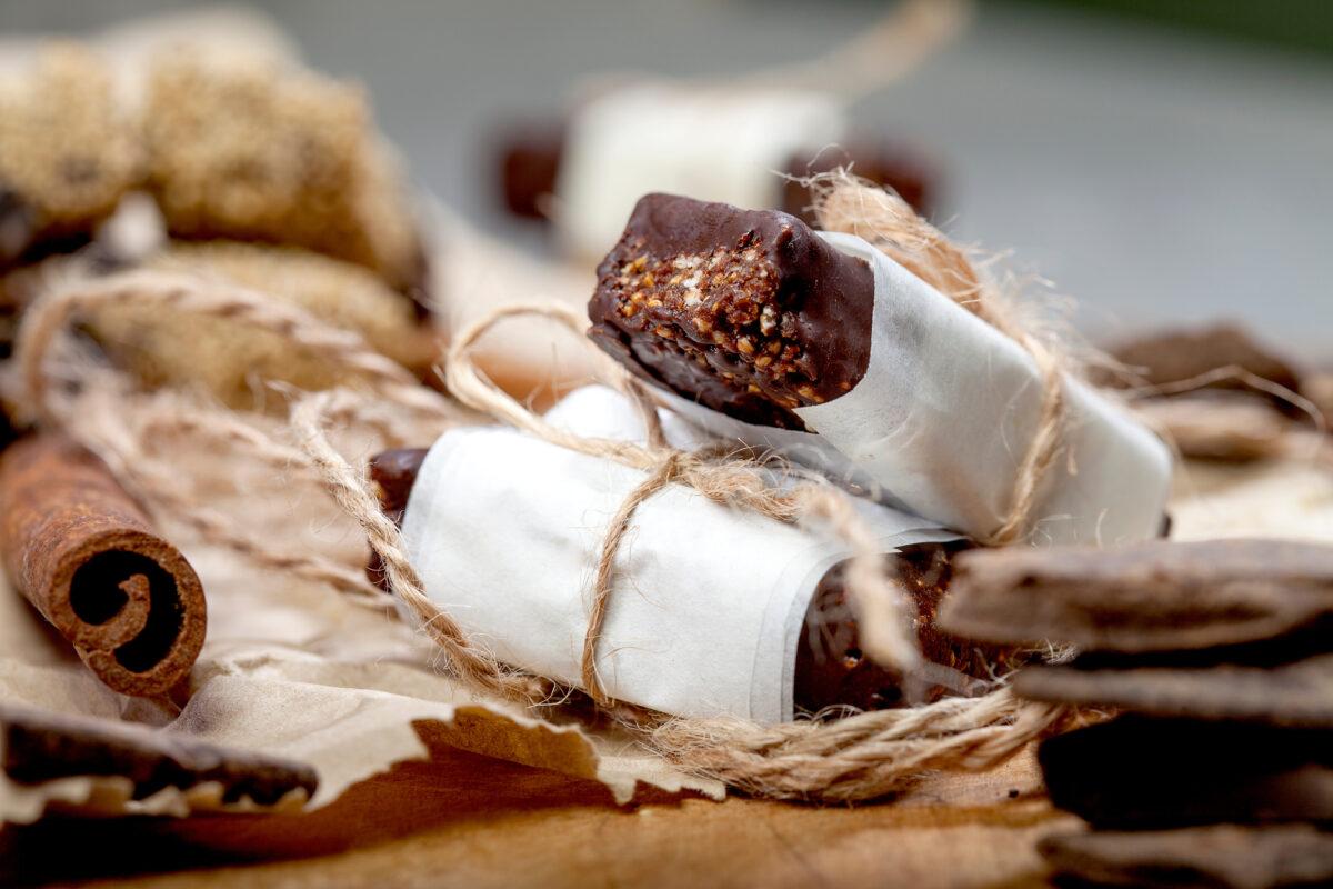 DIY sustainable energy bars for your hike (no baking required)