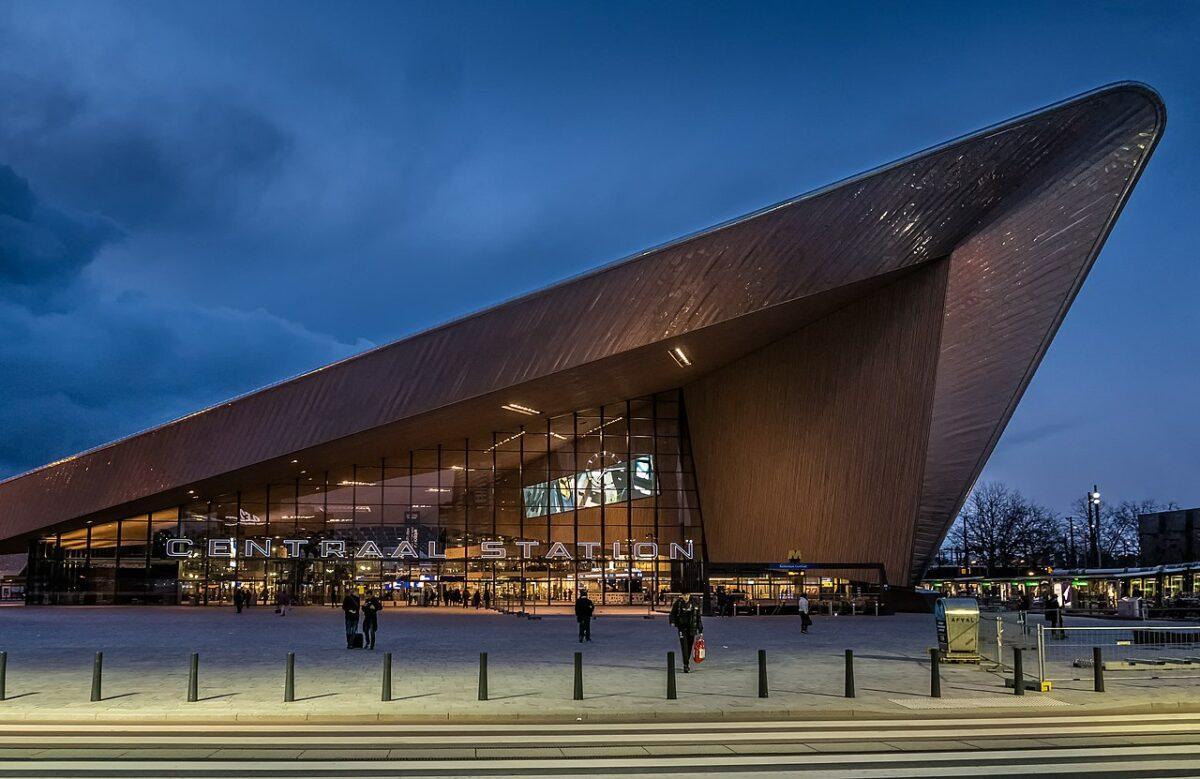 10 of the most beautiful train stations in the world