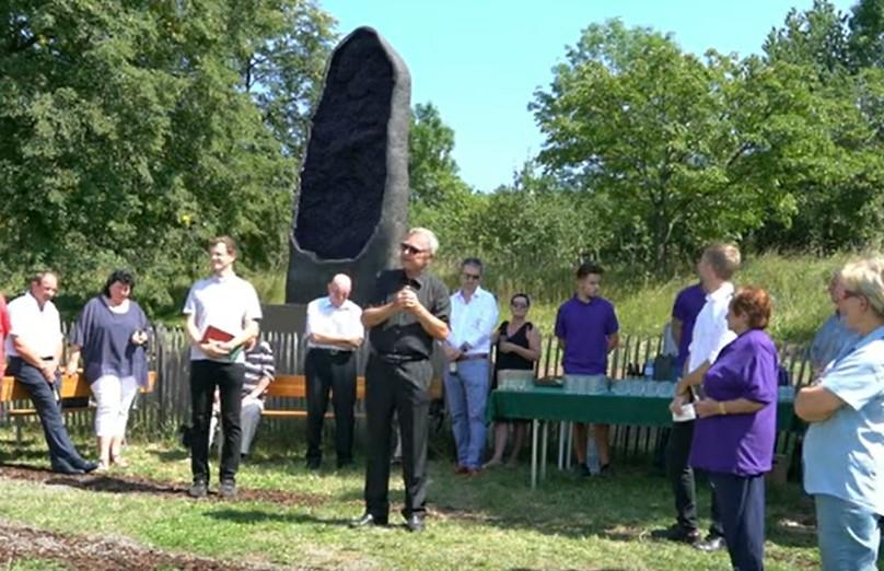 Stefan M. Gergely in the Crystal Garden at the opening in 2019. In the background, a 5.4 meter amethyst.