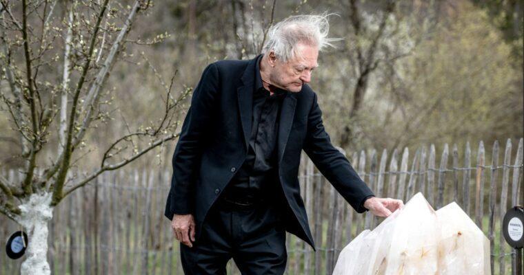 The Crystal Garden of Gut Guntrams – Collector Stefan M. Gergely on the importance (and exploitation) of minerals