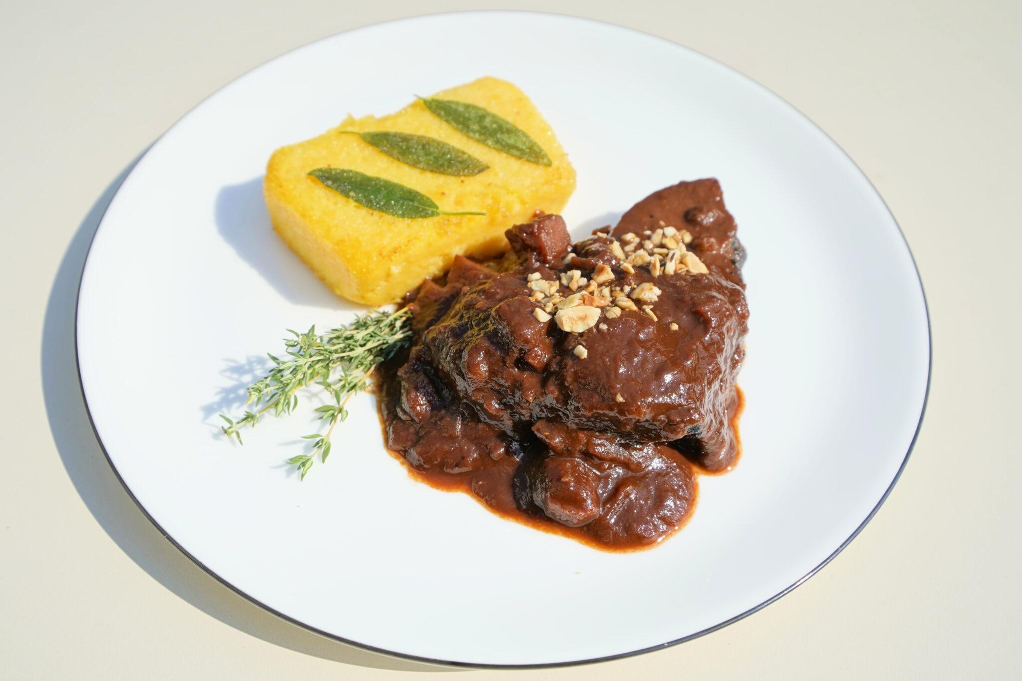 Roast venison with orange and chocolate – A recipe from Gut Guntrams