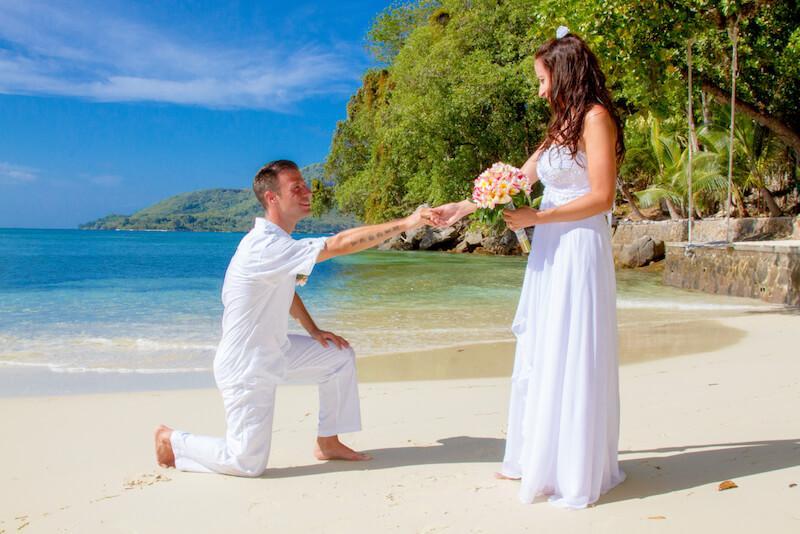 Bride and groom on Seychelles © Cerf Island Resort