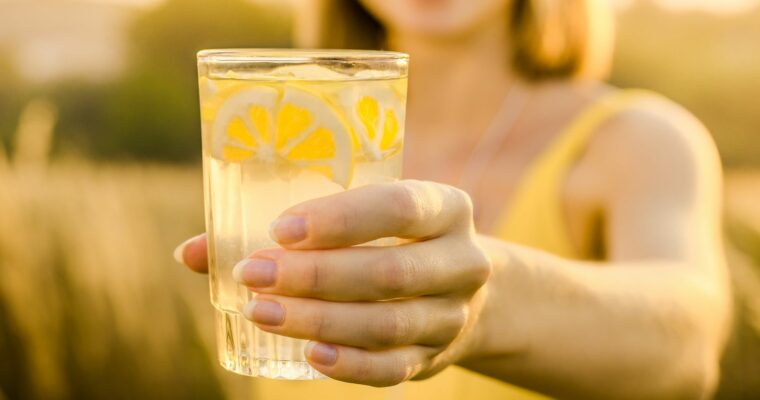 Drinking lemon water every day – good idea?