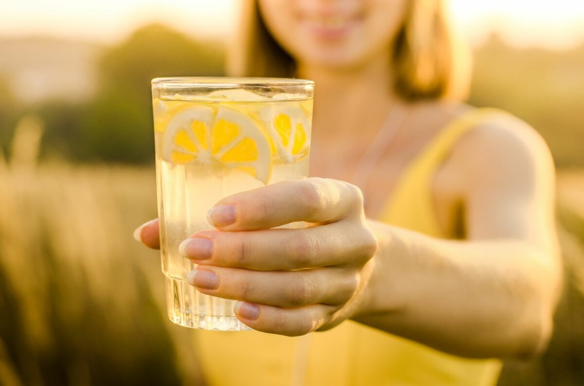 Drinking lemon water every day – good idea?