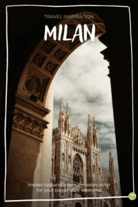 Die Ansicht der Türme des Mailänder Doms vor einem bewölkten Himmel erweckt ein Gefühl von Erhabenheit. Der Text lautet „Reiseinspiration Mailand“.